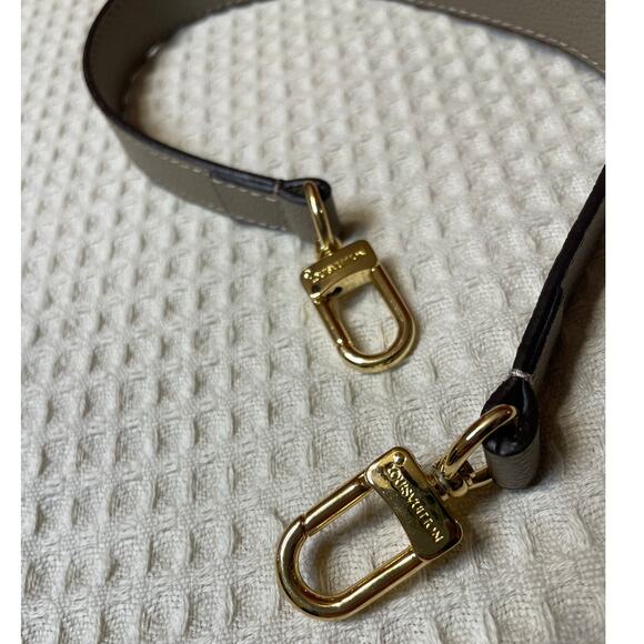 Louis Vuitton Beige/ Dune Short Bag Strap W/ Gold Clasp 21 Inch - Picture 9 of 11